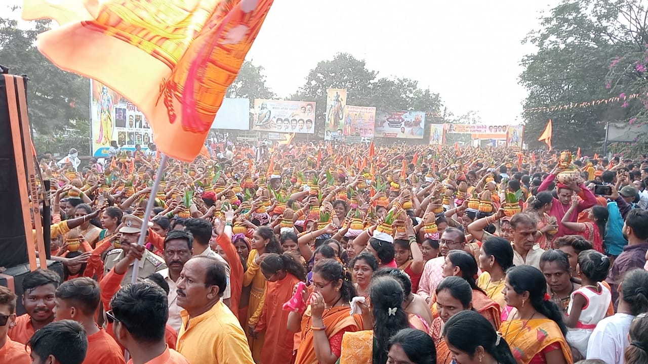 घुग्घुस शहराच्या इतिहासात प्रथमच भव्य दिव्य कलश यात्रा