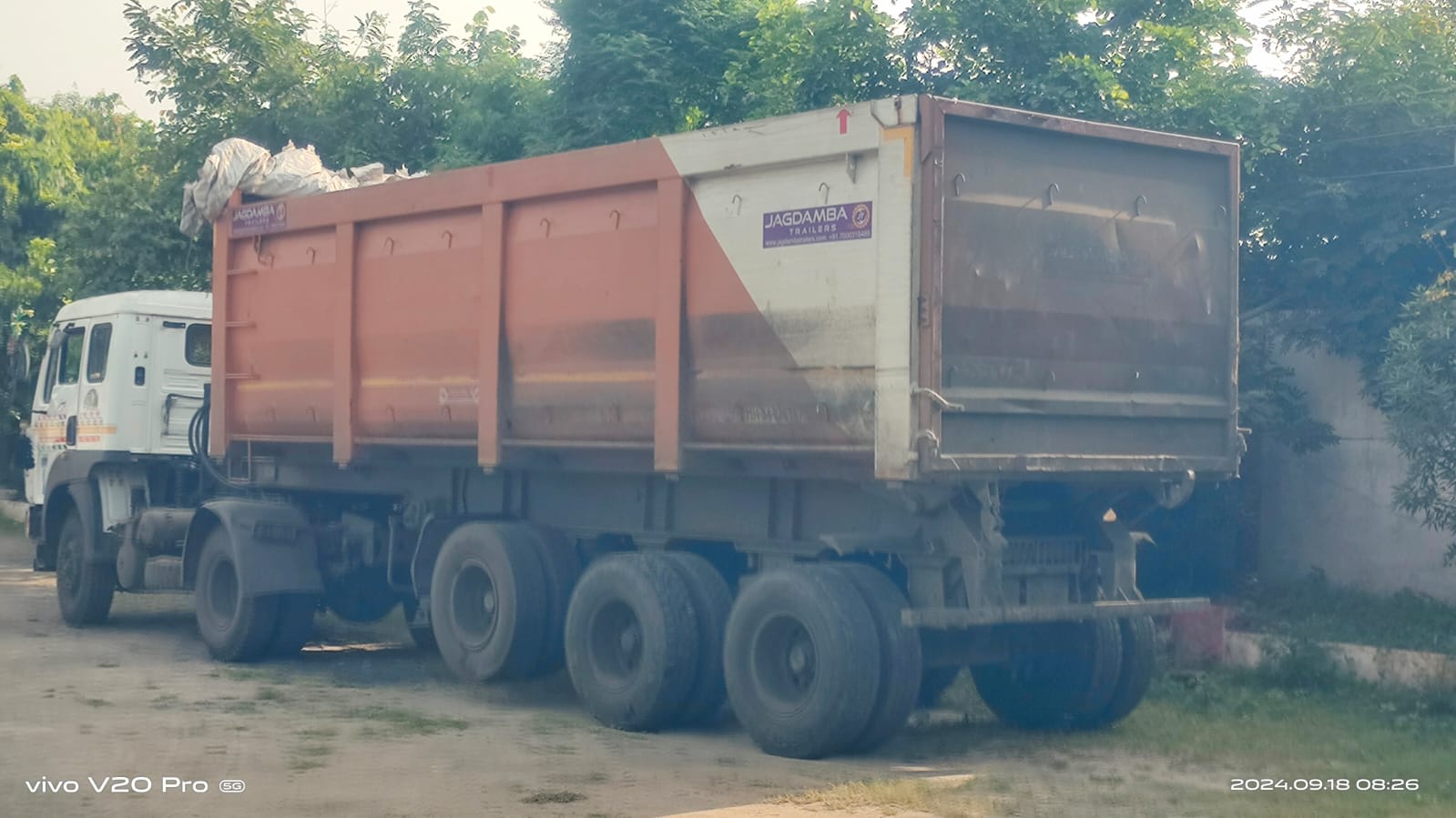 अर्ध्या रात्री मद्यधुंद चालकाचा राडा वाहतूक पोलिसांवर उगारले चाकू.