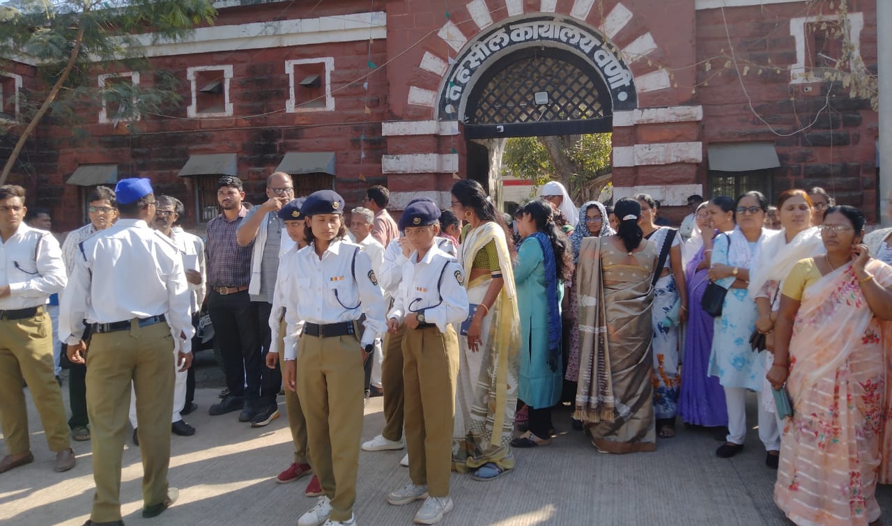 परभणी येथील भारतीय संविधानाच्या प्रतिकृतीची  विटंबना करणाऱ्यां समाज कंठकावर कारवाई करा, भारतीय बौध्द महासभा,समता सैनिक दल व वंचित बहुजन आघाडी यांची मागणी.