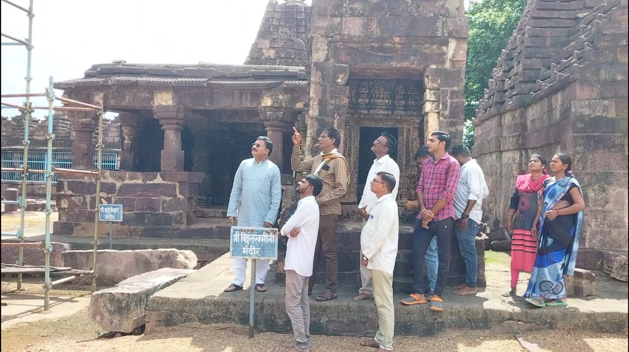 *विद्यमान लोकप्रतिनिधींच्या निष्क्रीयेतेमुळे मार्कंडा देवस्थानाची दुरावस्था - डॉ. नामदेव उसेंडी*