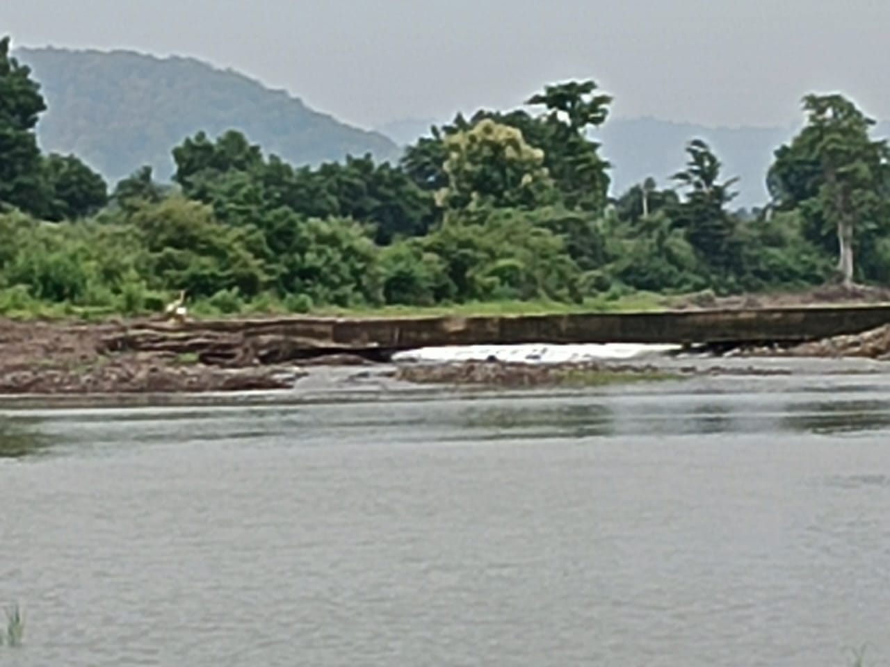 *राष्ट्रीय महामार्ग प्राधिकरणाचा प्रताप चेकवाल नासघुस पाटबंधारे विभागाची बघ्याची भुमिका ?*