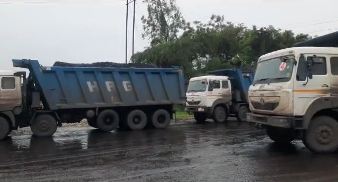 घुग्घुस-वणी मार्ग पर कोयला परिवहन से दुर्घटना की समस्या बढी